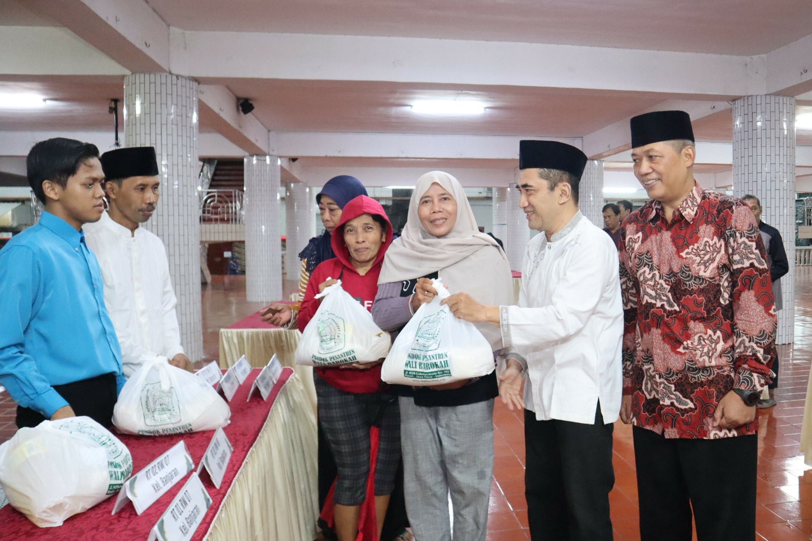 Berkah Ramadan, Ponpes Wali Barokah Kediri Santuni Warga Kurang Mampu
