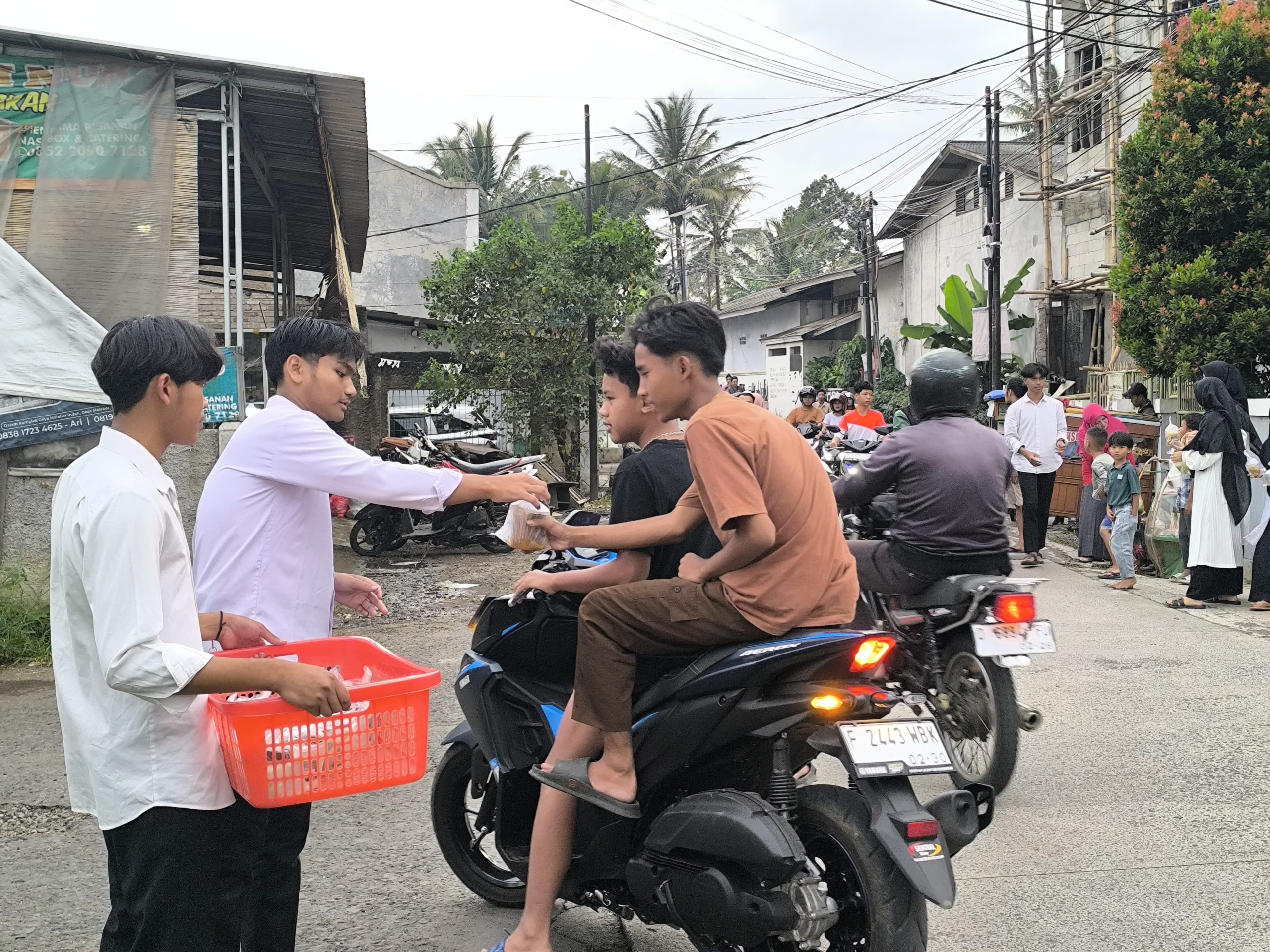 LDII Cianjur Bagikan 1.500 Paket Takjil, Borong dari UMKM Lokal