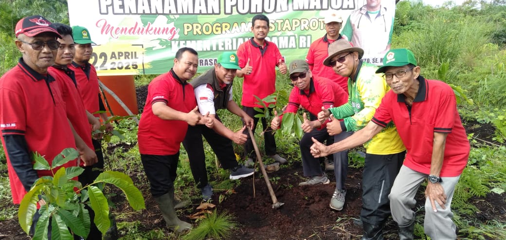 LDII Tanam Matoa di Kubu Raya, Dukung Gerakan Hijau Kemenag