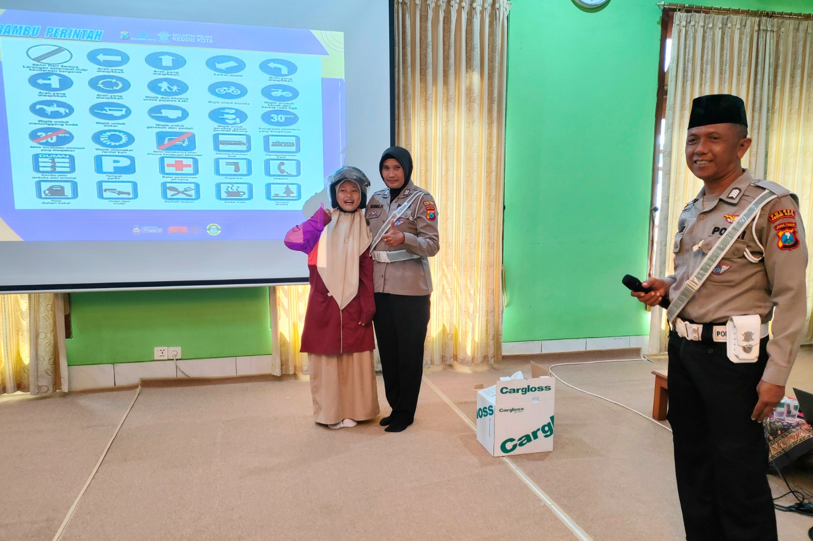 Santri Ponpes Wali Barokah Dapat Edukasi Keselamatan Berkendara dari Satlantas Kediri Kota