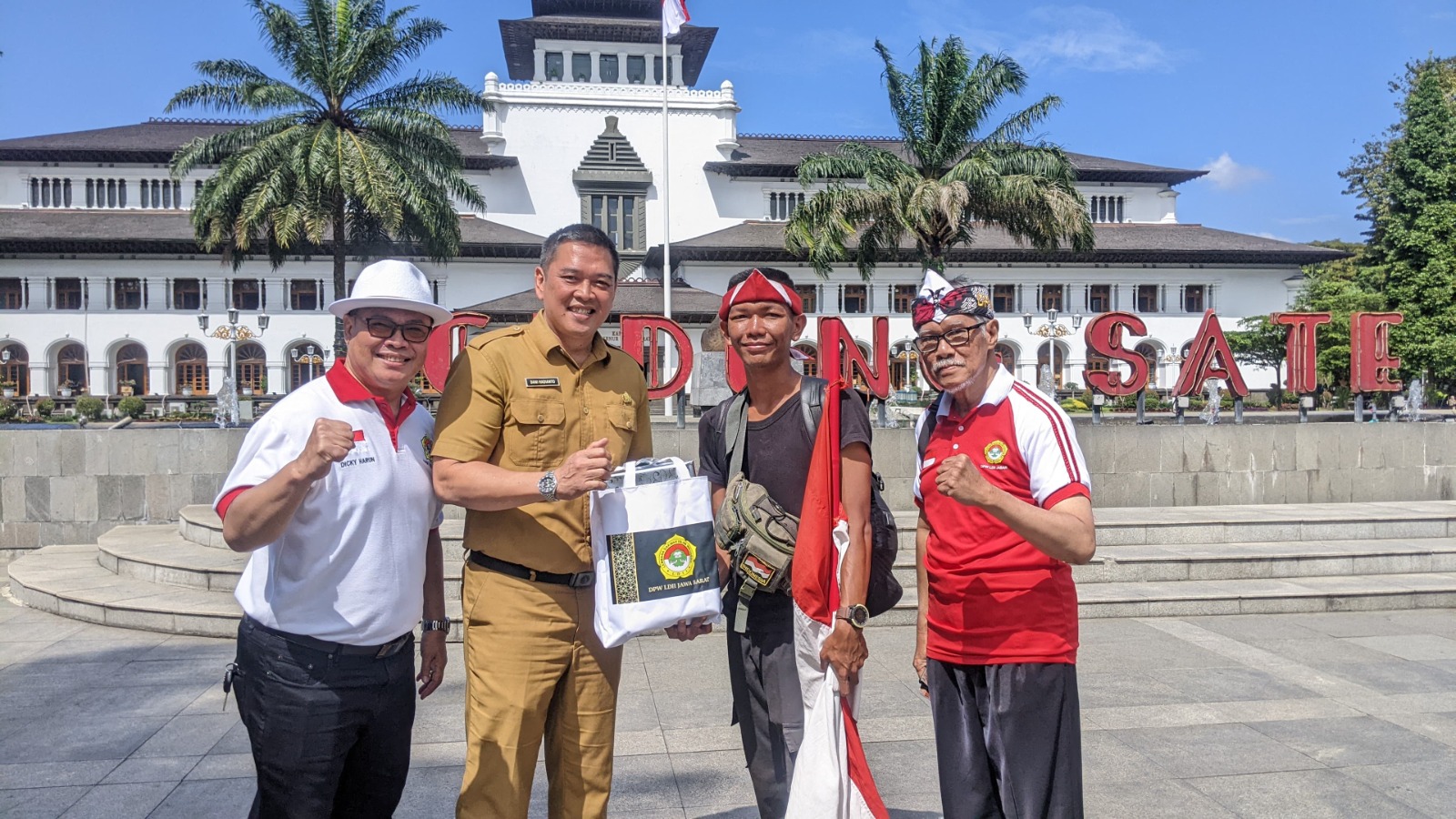 Longmarch untuk Negeri: Jejak Kemanusiaan dan Lingkungan dari Seorang Pemuda Jawa Barat