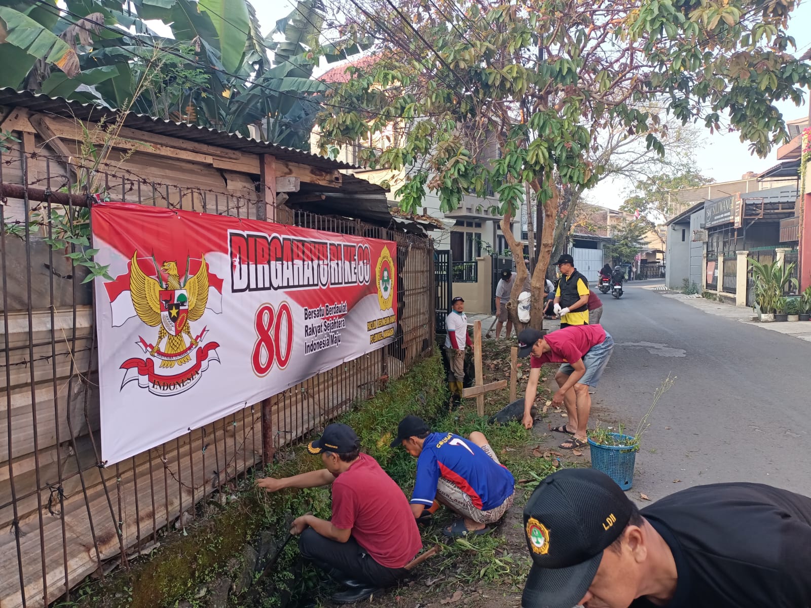 LDII Mekarrahayu Kolaborasi Warga RT 01 Gelar Aksi Bersih Lingkungan
