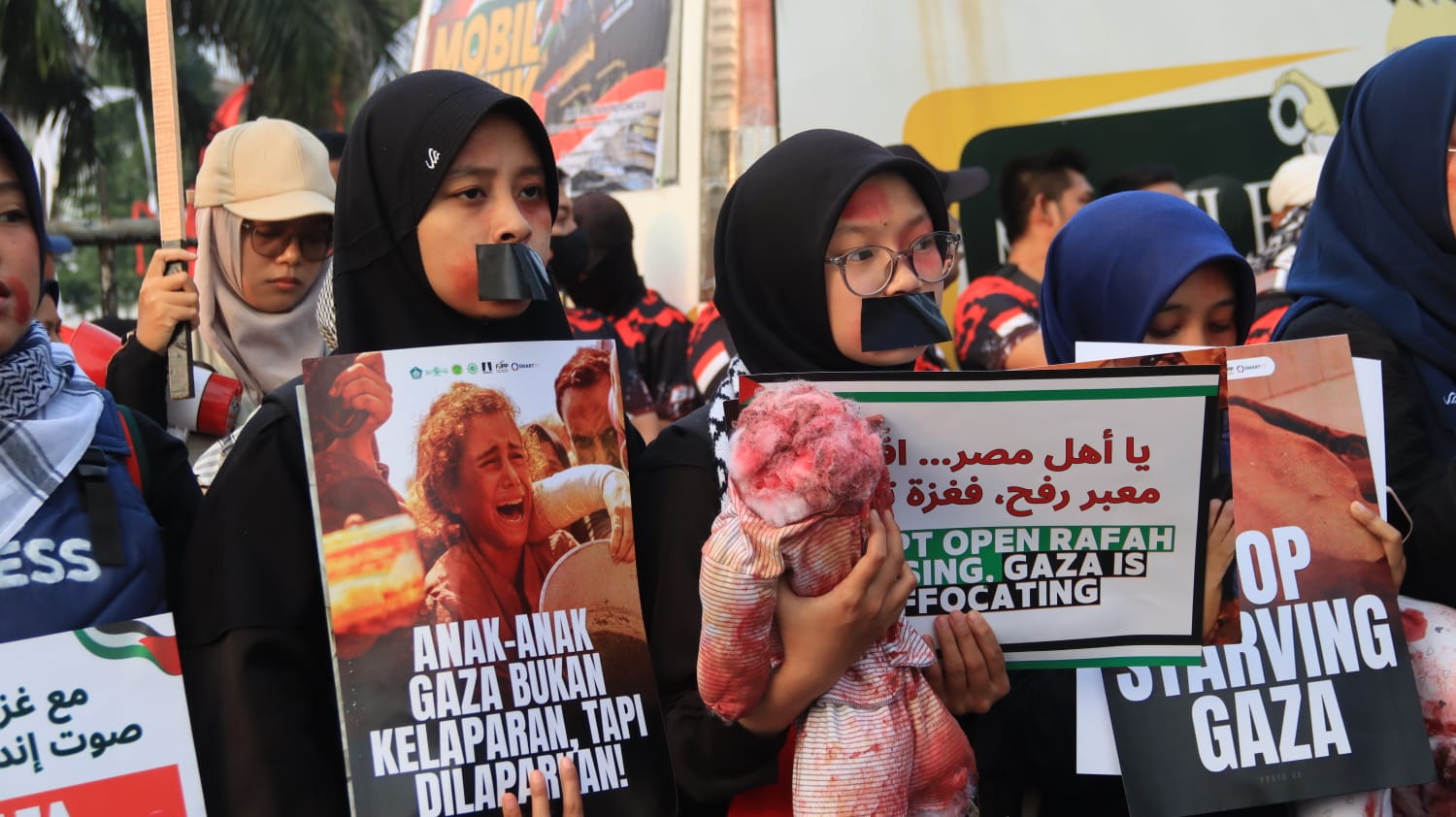 Ribuan Warga Ikuti Aksi Damai Bela Palestina di Kota Bandung