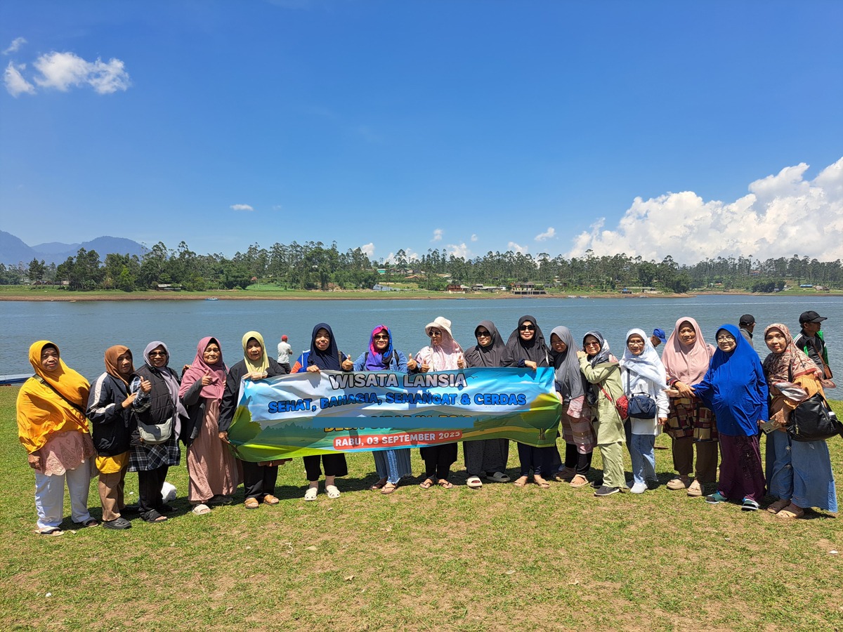 Dukung Semangat Ibadah, LDII Ciparay Gelar Wisata Lansia ke Situ Cileunca dan Tirta Camelia