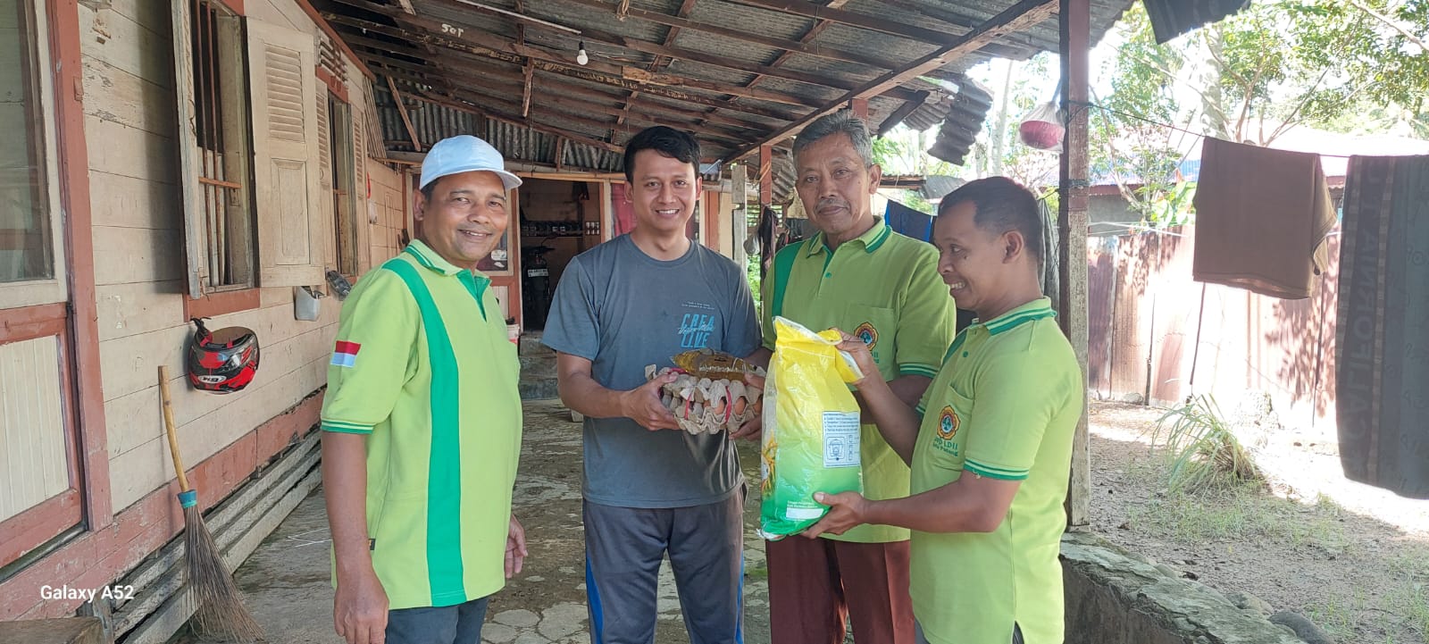 Relawan LDII Dharmasraya Turun Langsung Bantu Korban Banjir di Kota Solok