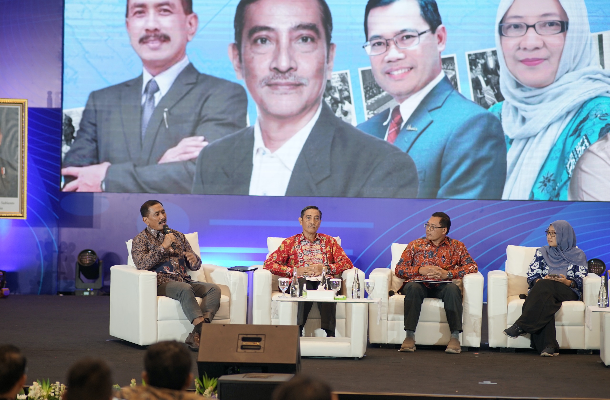 Reformulasi Sejarah Nasional, Dinamika Kebangsaan dalam Arus Global