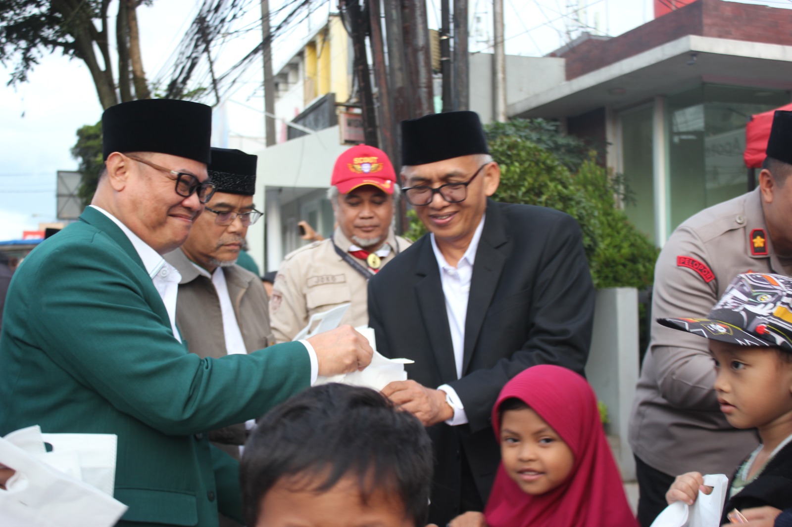 LDII Jawa Barat Bagikan Takjil Gratis, MUI Apresiasi Kepedulian Sosial Umat