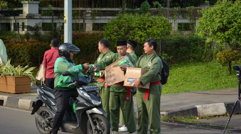 PERSINAS ASAD Bagikan Seribu Takjil, Wujud Kepedulian Sosial Pesilat Kepada Masyarakat